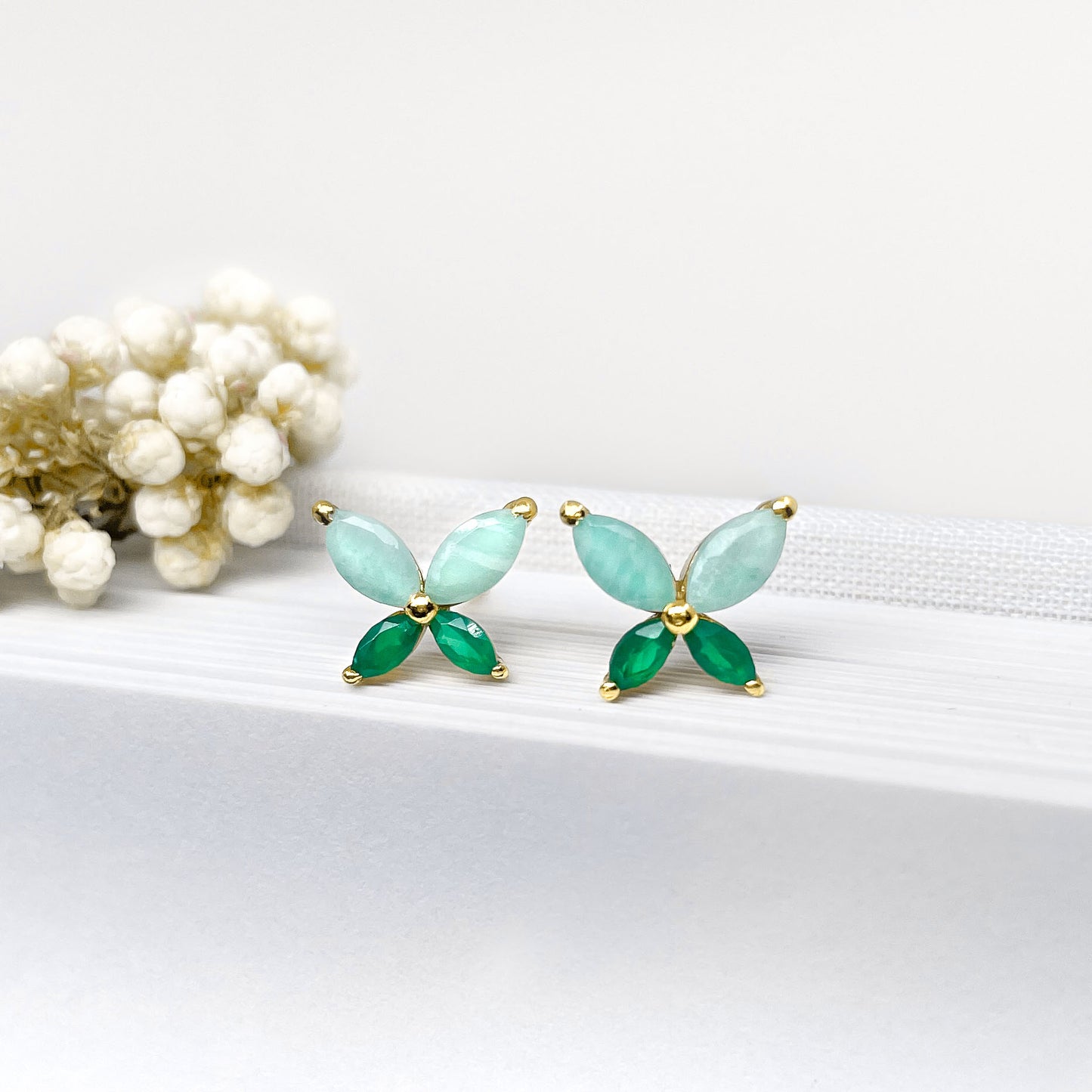 Boucles d'oreilles papillon en pierre fine naturelle agate verte et amazonite vert lagon - bijou plaqué or