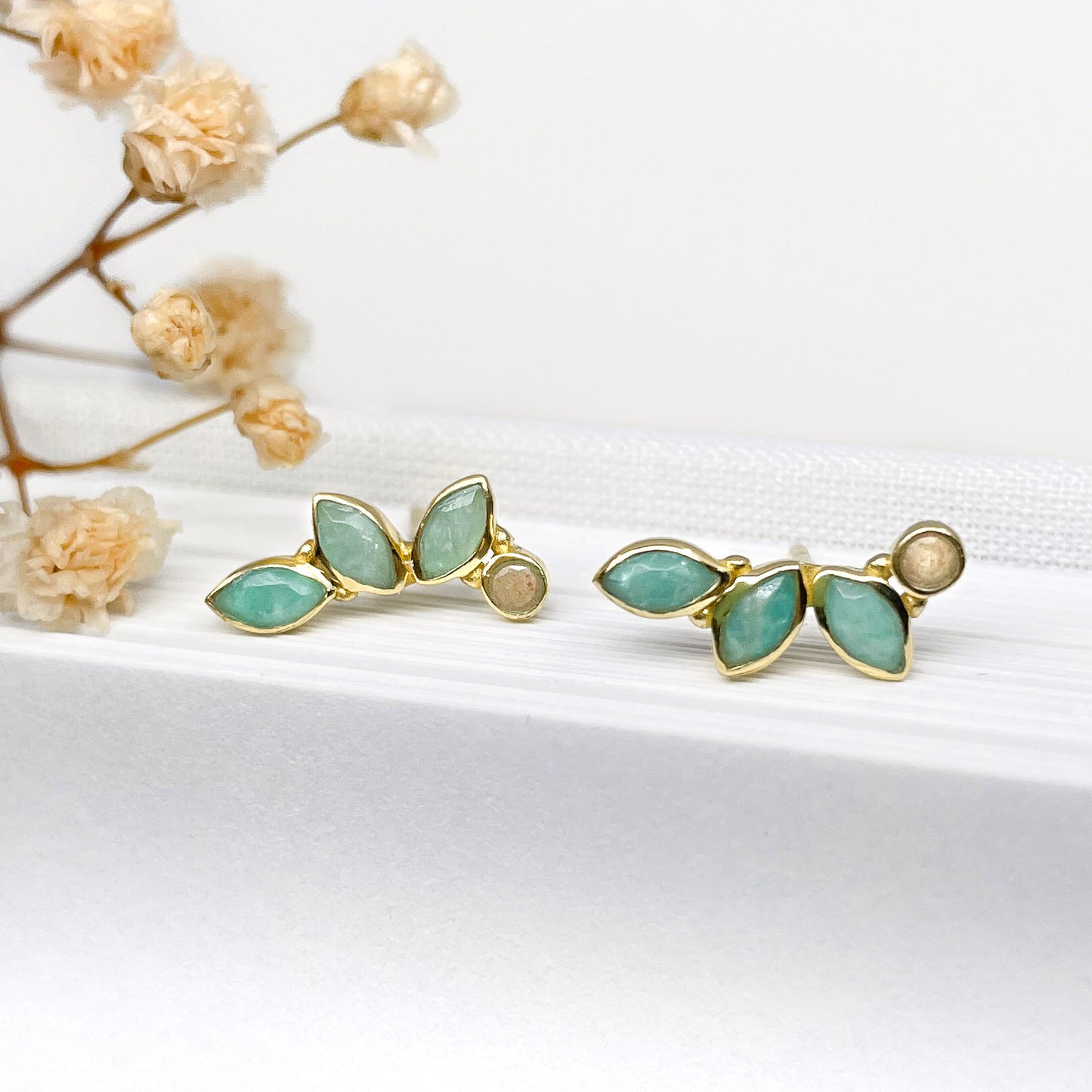 Boucles d'oreilles en pierre fine naturelle amazonite vert lagon et pierre de lune couleur pêche - bijou plaqué or