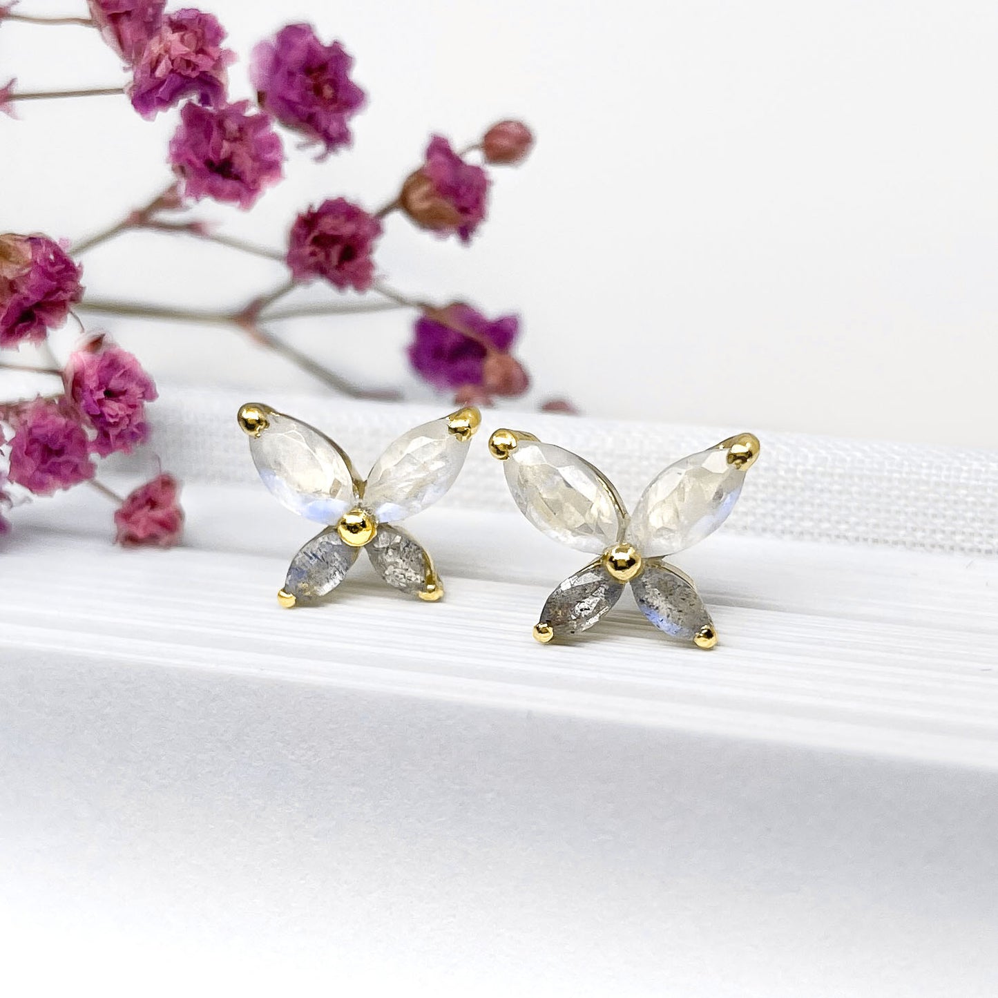 Boucles d'oreilles papillon en pierre fine naturelle labradorite grise et pierre de lune- bijou plaqué or
