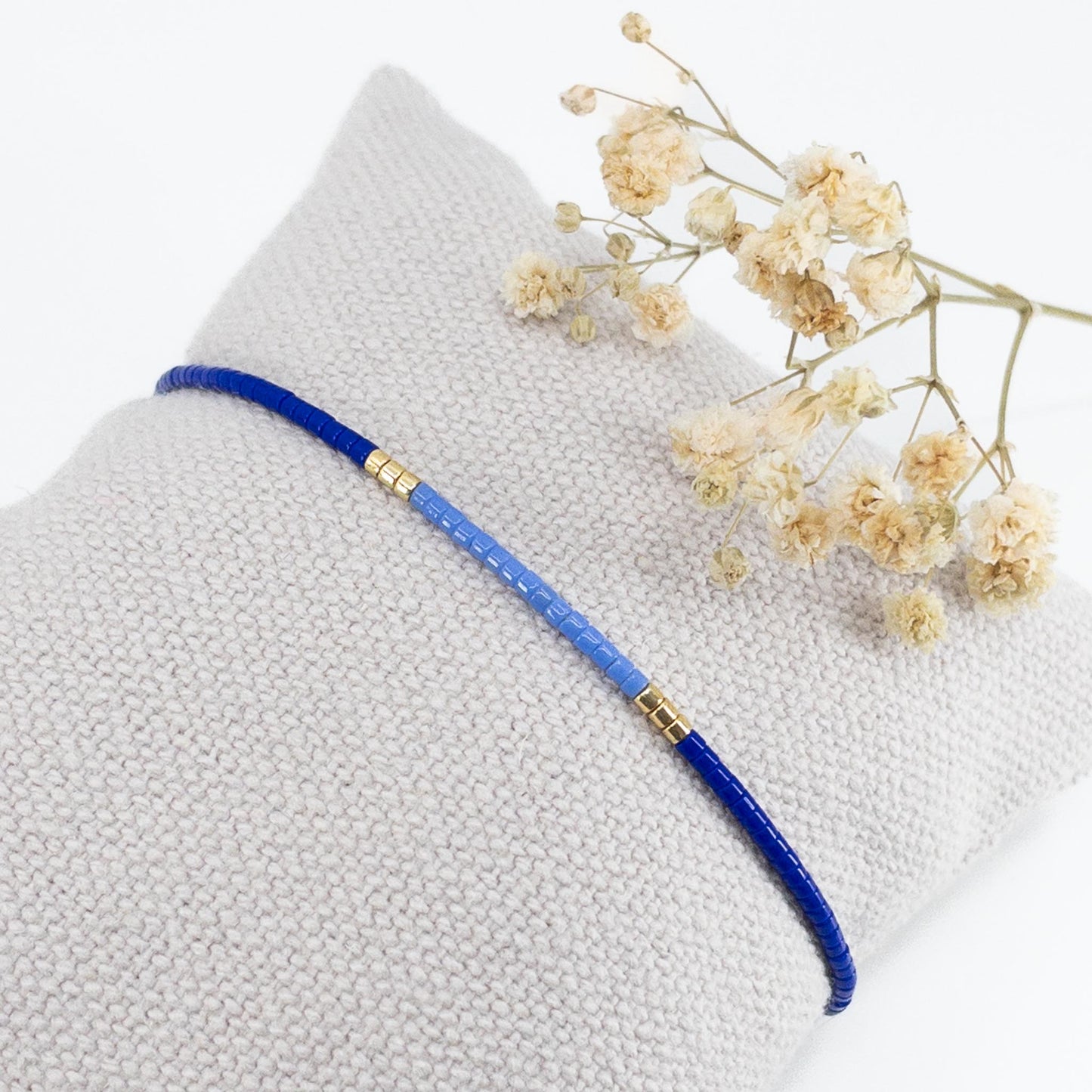 Trio de bracelets en pierres fines et perles de rocaille en verre "Bleu Lagon, Rose & Blanc". Peuvent se porter indépendamment.
