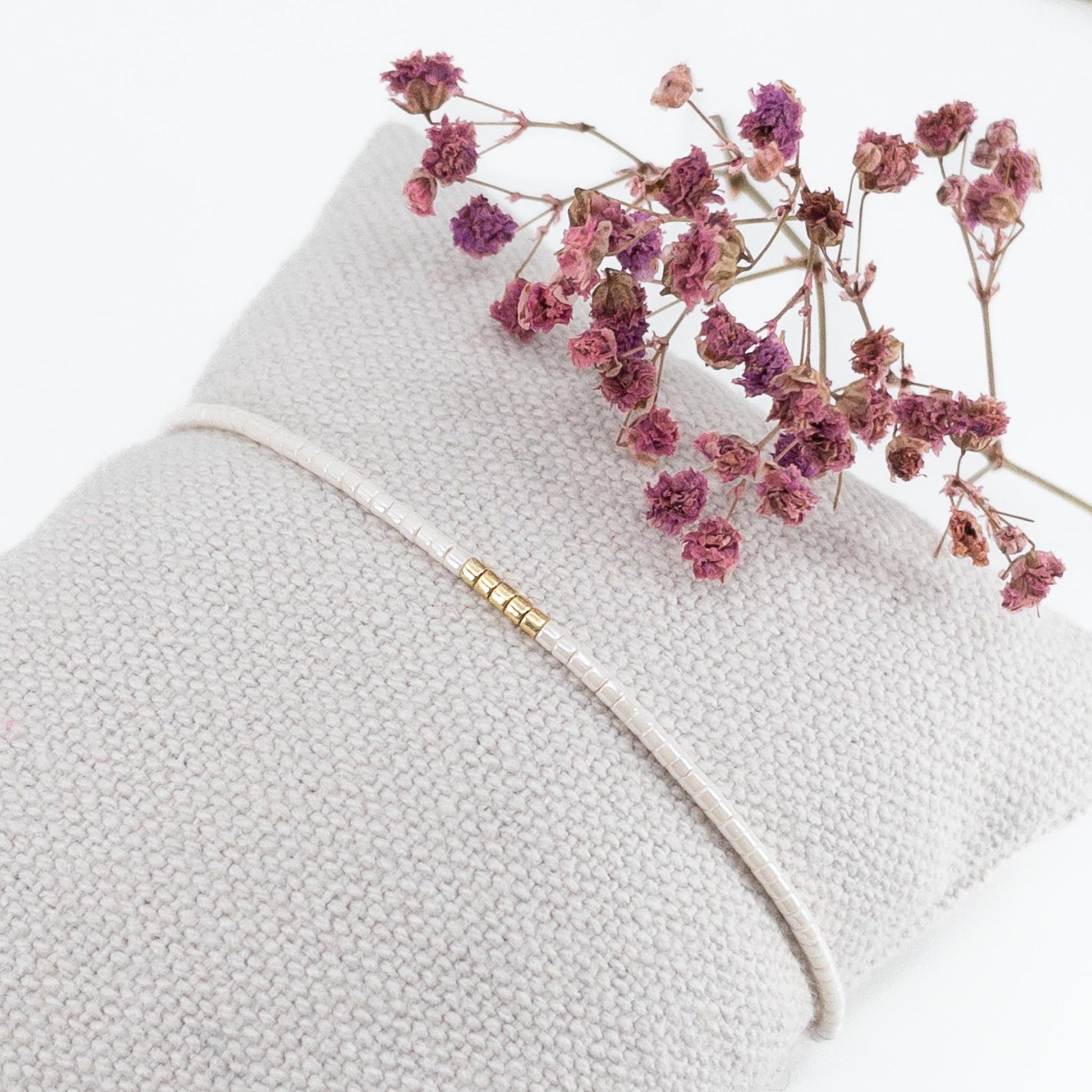 Trio de bracelets en pierres fines et perles de rocaille en verre "Bleu Lagon, Rose & Blanc". Peuvent se porter indépendamment.