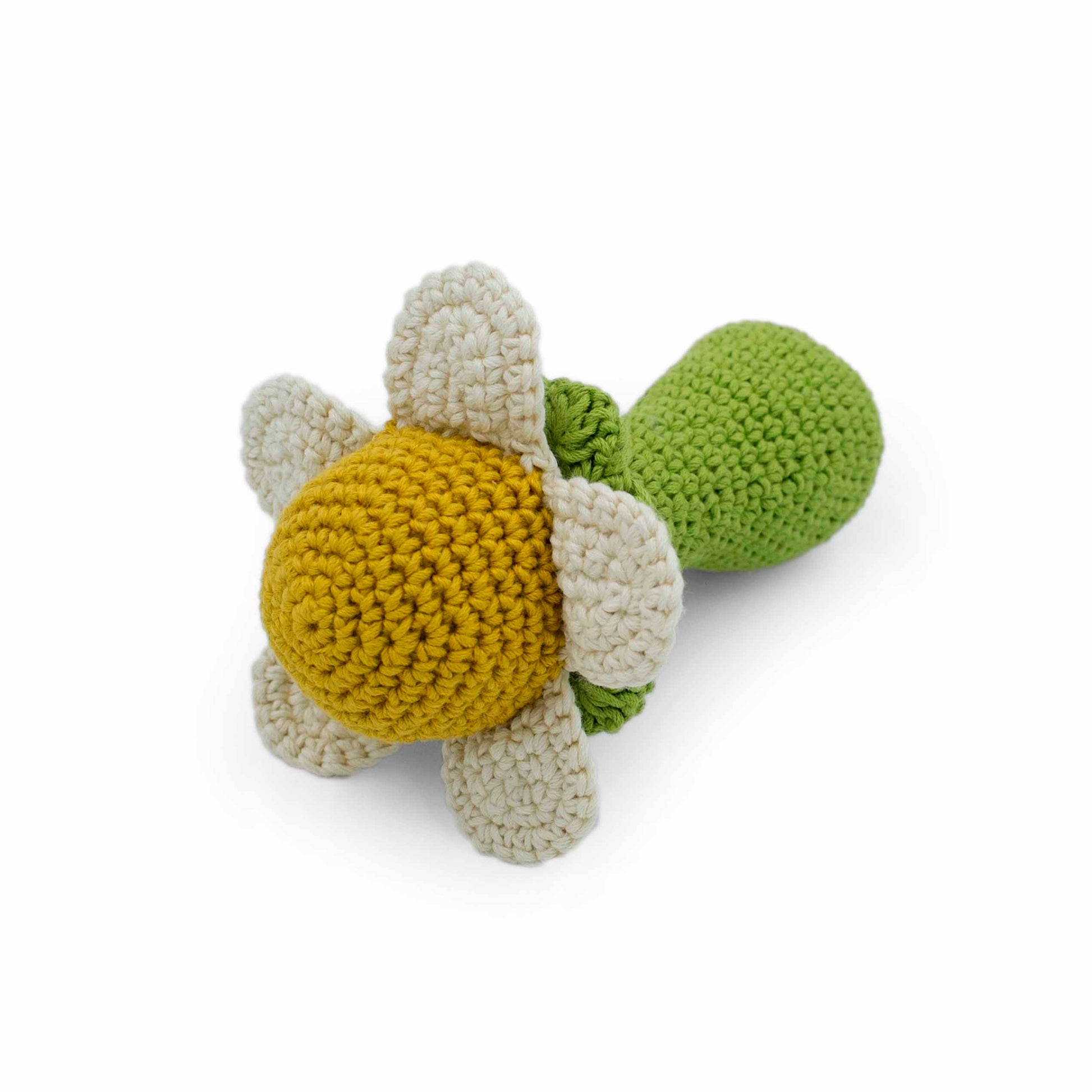 Hochet Fleur de Camomille pour bébé en crochet en coton bio fait main avec petit grelot. Hauteur 14cm, fleur blanche et cœur jaune.