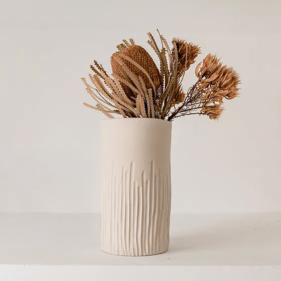 Vase stripe avec bandes griffées en terre brute crème