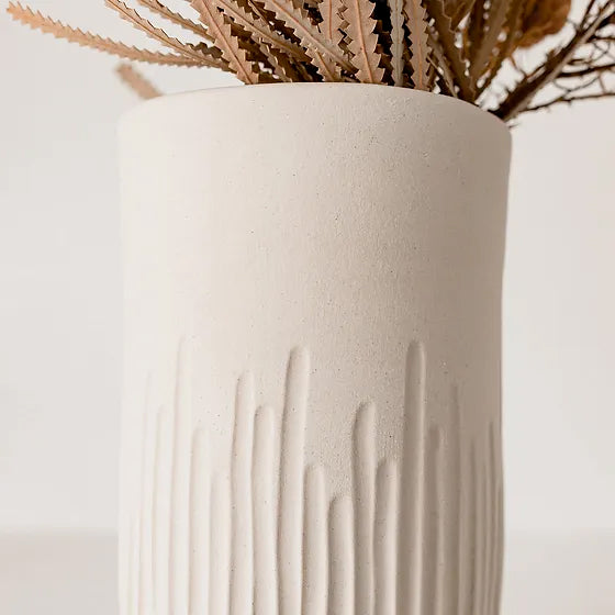 Vase stripe avec bandes griffées en terre brute crème